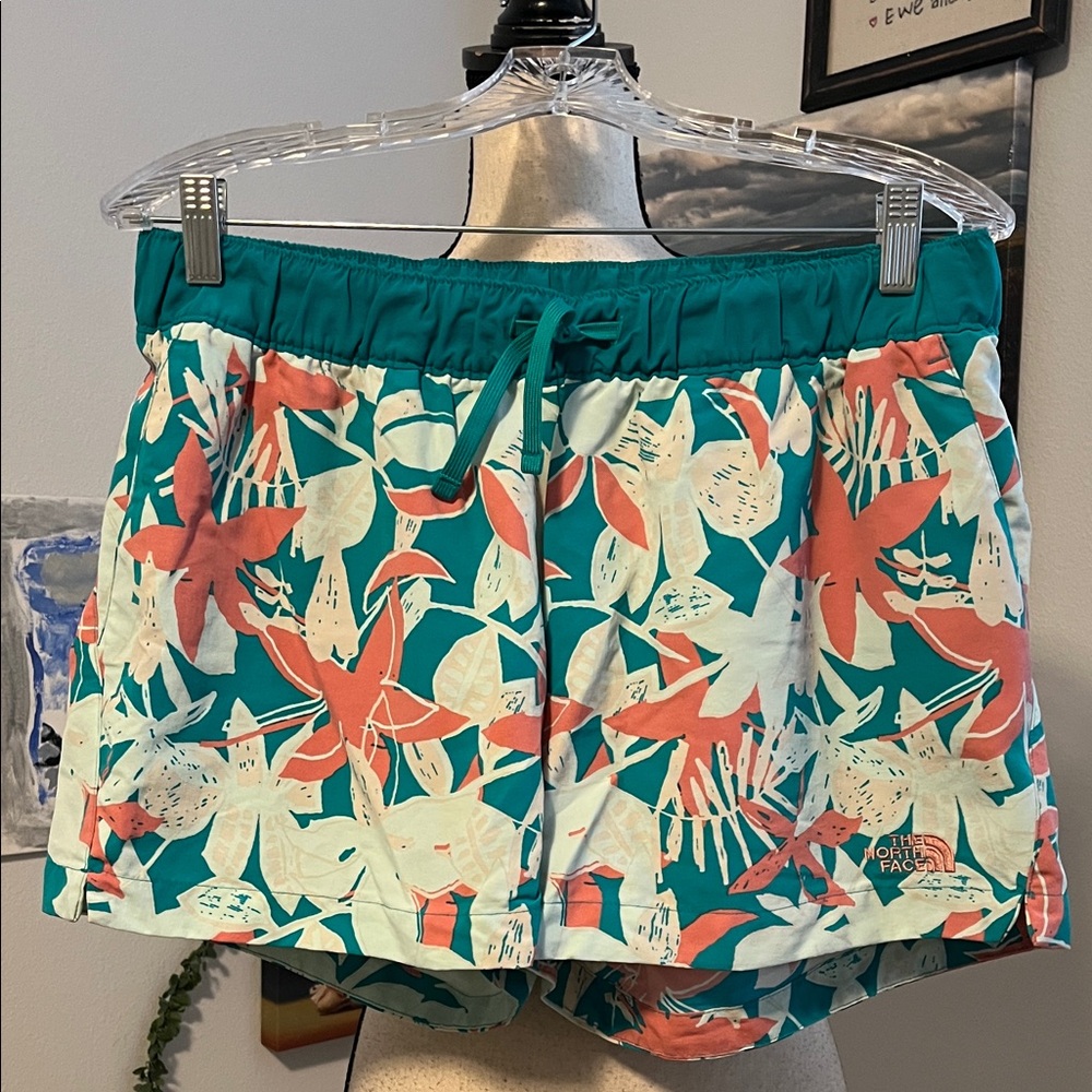 NWOT The North Face Pull On Shorts